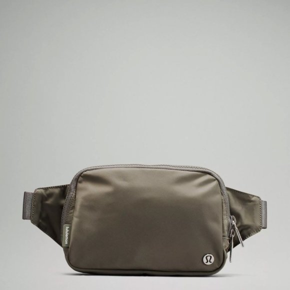 NWT Grey Sage lululemon Everywhere Belt Bag EBB 2L - Picture 12 of 14